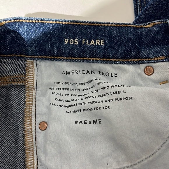 American Eagle denim jeans 90s flare sz 4 short medium wash distressed - Picture 4 of 7